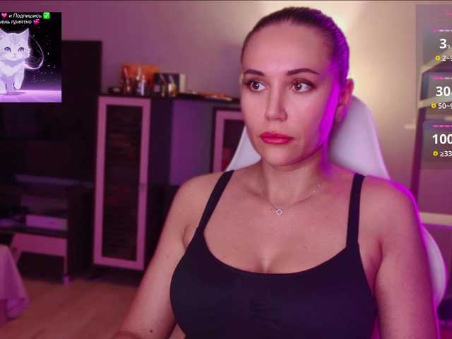QWEENII live cam on BongaCams