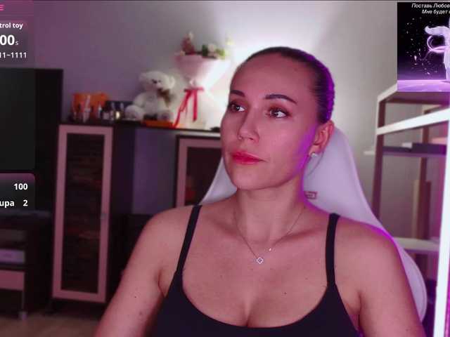 QWEENII live cam on BongaCams