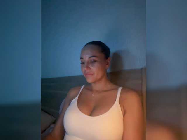QWEENII live cam on BongaCams