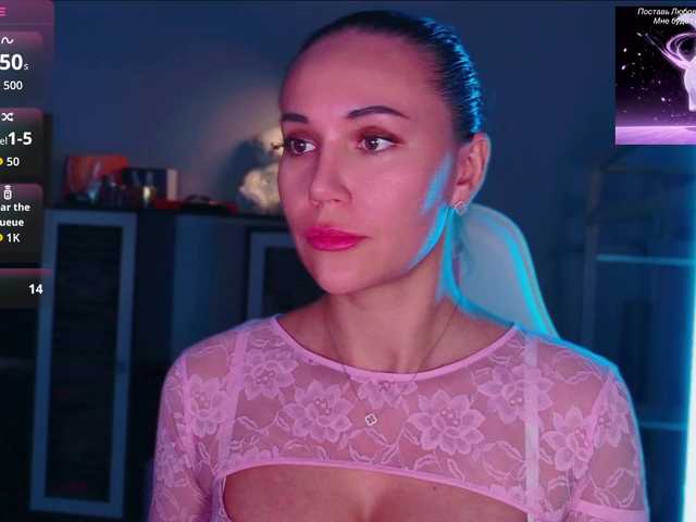 QWEENII live cam on BongaCams