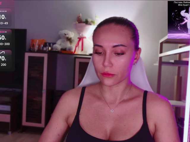 QWEENII live cam on BongaCams
