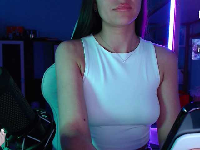 QWEENII's BongaCams show and profile