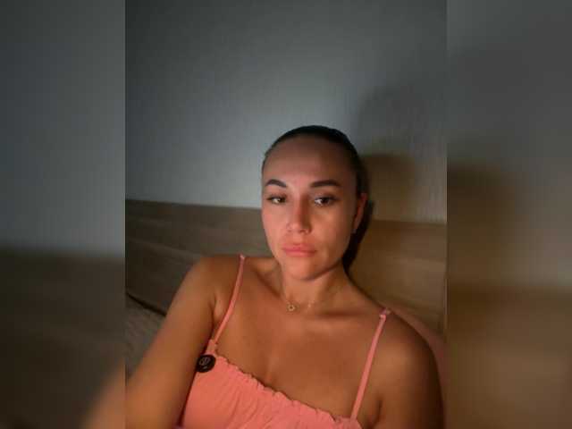 QWEENII live cam on BongaCams