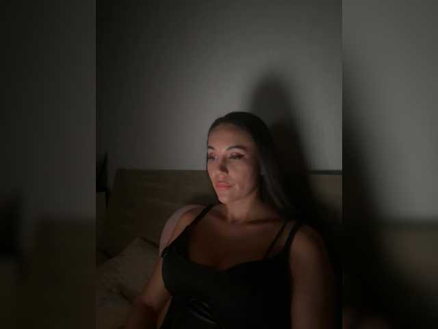 QWEENII live cam on BongaCams