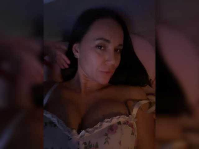 QWEENII live cam on BongaCams
