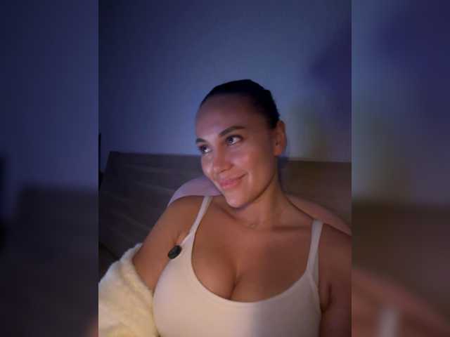 QWEENII live cam on BongaCams