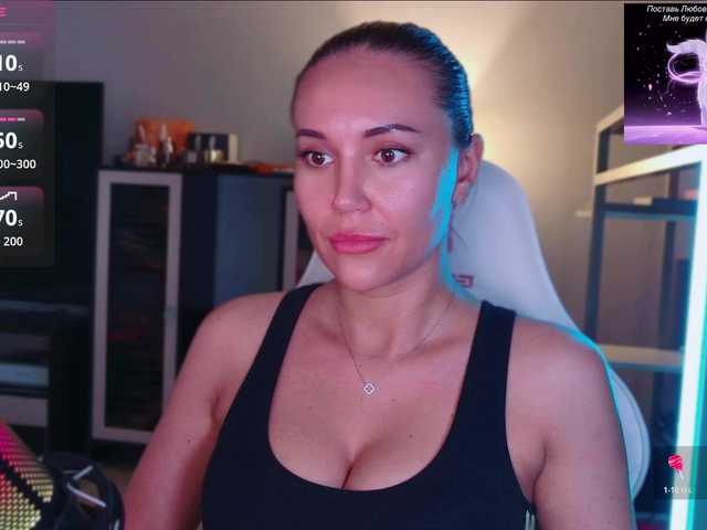 QWEENII live cam on BongaCams
