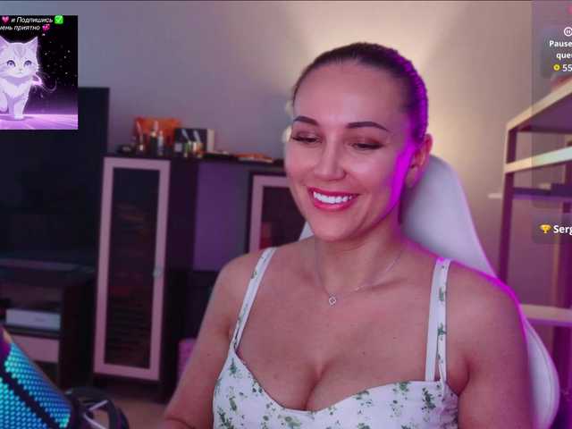 QWEENII live cam on BongaCams