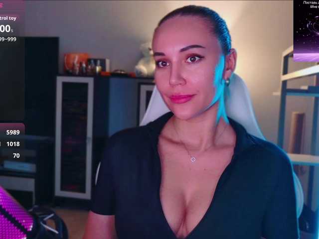 QWEENII live cam
