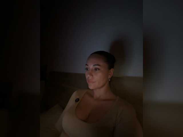 QWEENII live cam on BongaCams