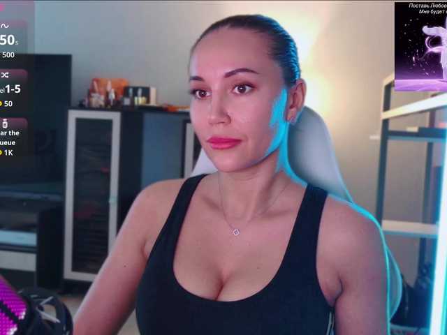 QWEENII live cam on BongaCams