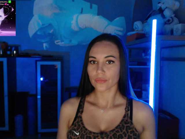 QWEENII live cam on BongaCams