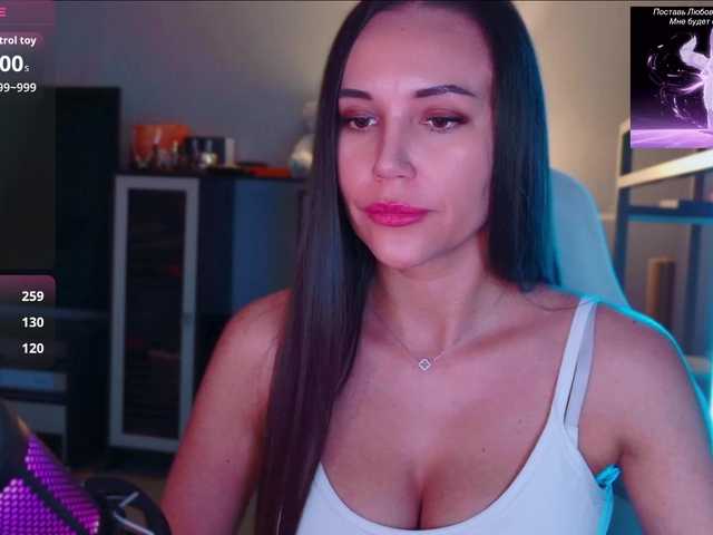 QWEENII live cam on BongaCams