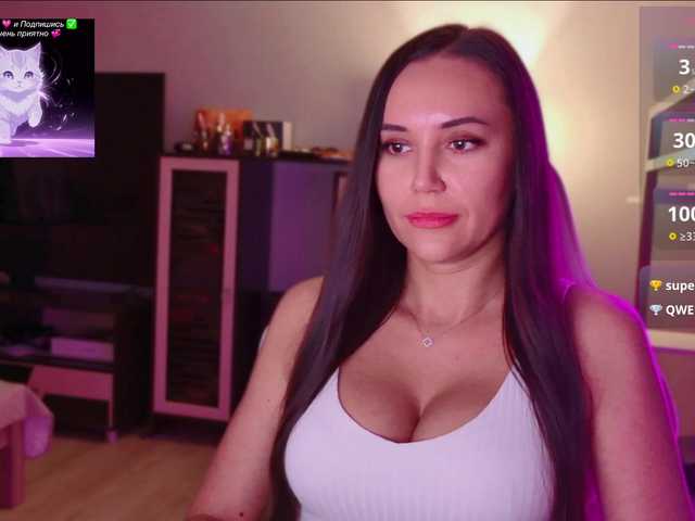 QWEENII Live Cam on BongaCams