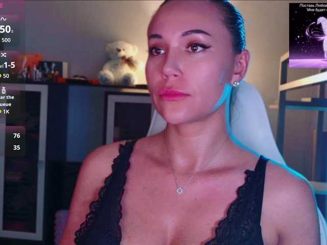 QWEENII live cam on BongaCams