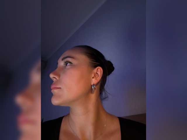 QWEENII live cam on BongaCams
