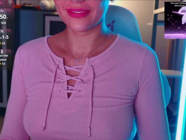 QWEENII live cam on BongaCams