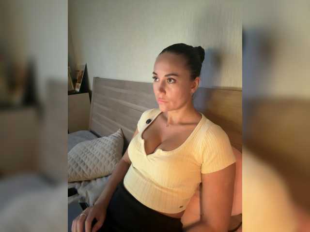 QWEENII live cam on BongaCams