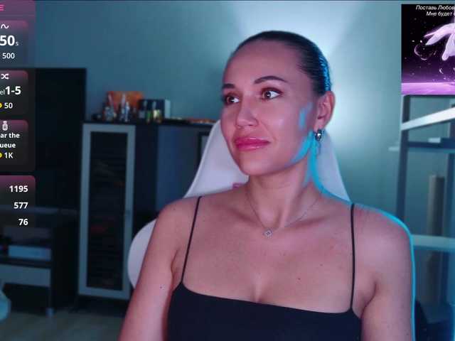QWEENII live cam on BongaCams