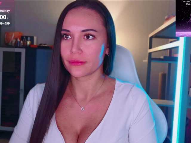 QWEENII live cam on BongaCams