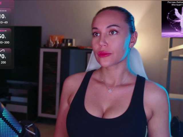QWEENII live webcam show