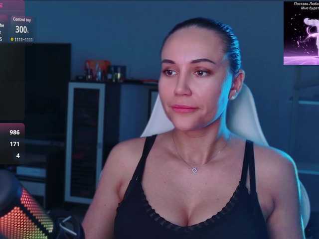 QWEENII live webcam show