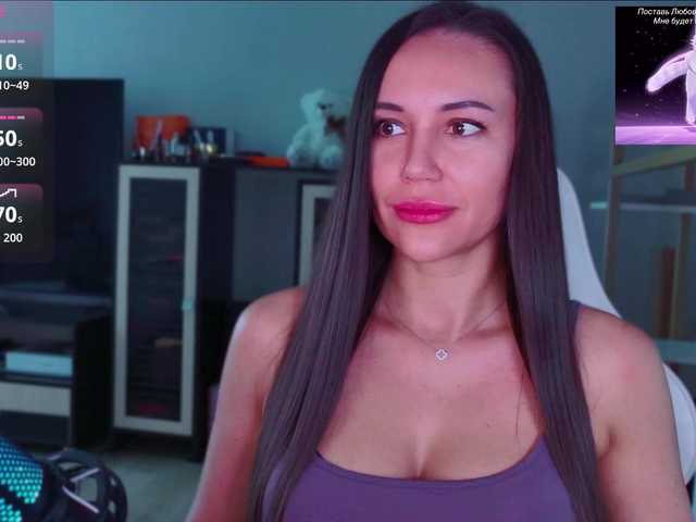 QWEENII live cam on BongaCams