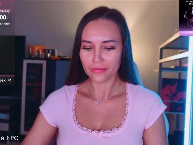QWEENII live cam preview