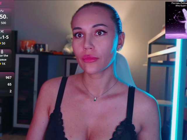 QWEENII live cam on BongaCams