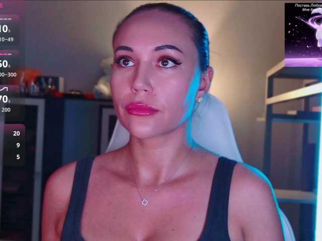 QWEENII live cam on BongaCams