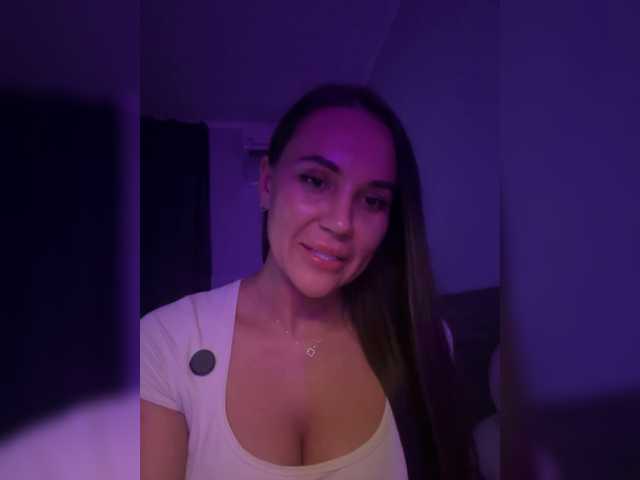 QWEENII live cam on BongaCams