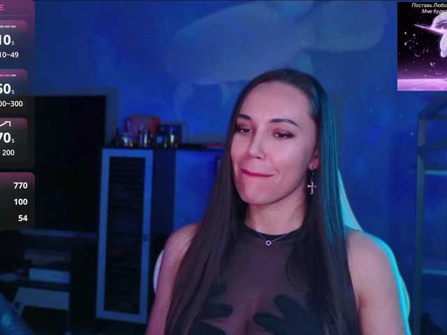 QWEENII live webcam show
