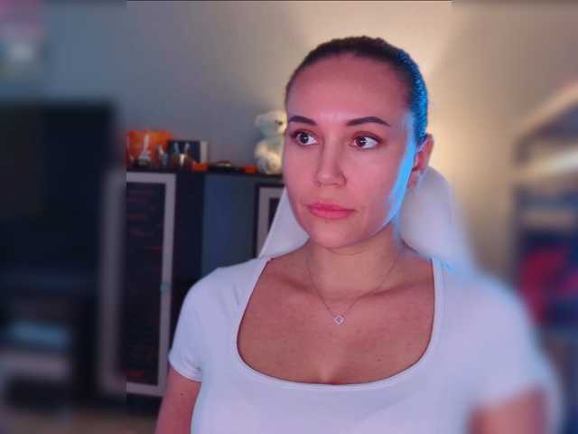 QWEENII live cam on BongaCams