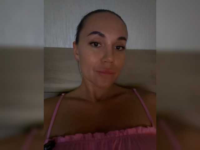 QWEENII live cam on BongaCams