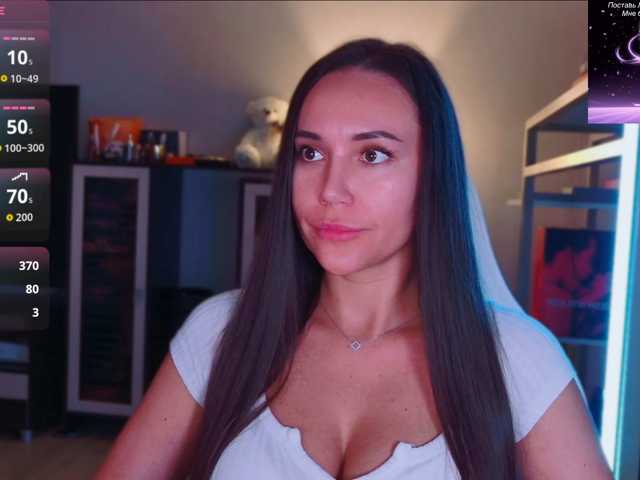 QWEENII live cam on BongaCams