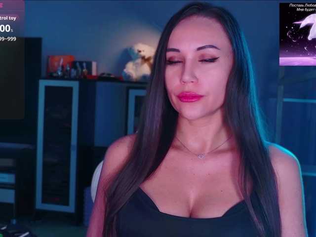 QWEENII live cam on BongaCams