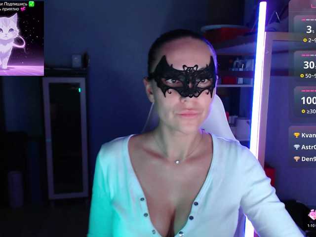 le modèle QWEENII est en webcam porno dans un show sur le site bongacams, il possède les tags suivants: White/Caucasian,Brunette,Shaved