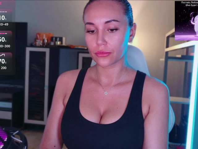QWEENII live webcam show