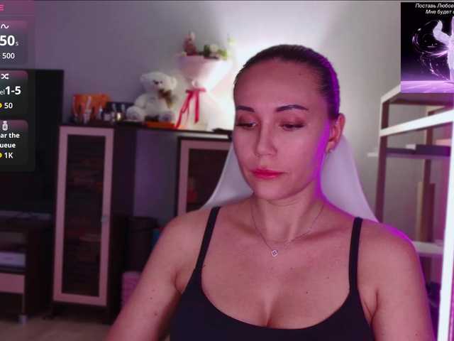 QWEENII live cam on BongaCams
