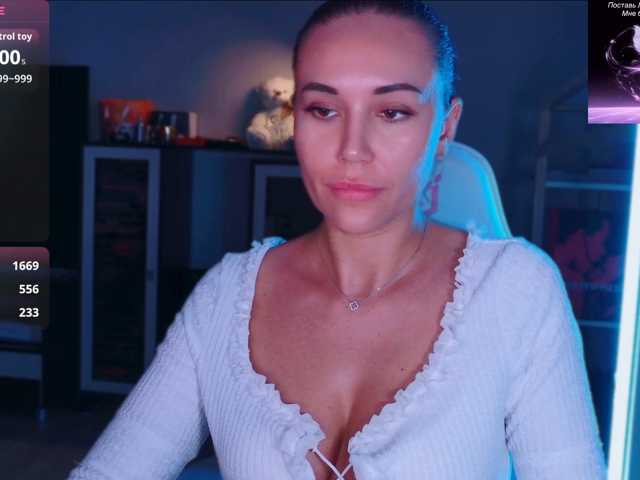 QWEENII live cam on BongaCams