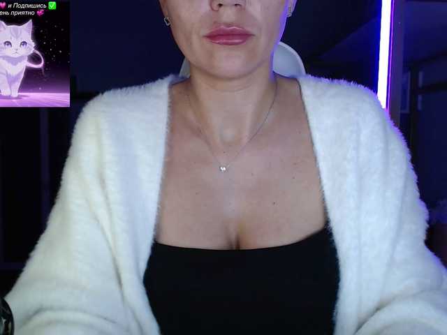 QWEENII's BongaCams show and profile