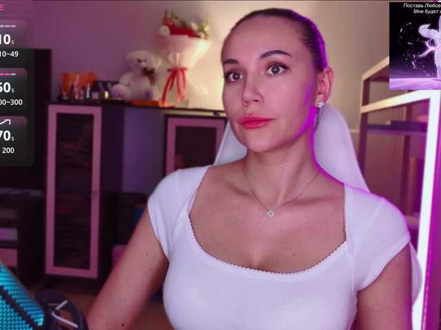 QWEENII live cam on BongaCams