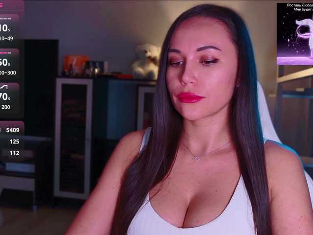 QWEENII live cam on BongaCams