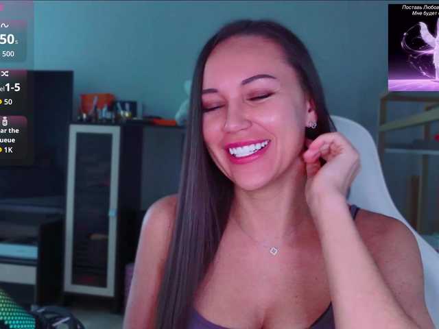 QWEENII live cam on BongaCams