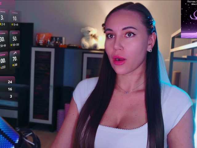 QWEENII live cam on BongaCams