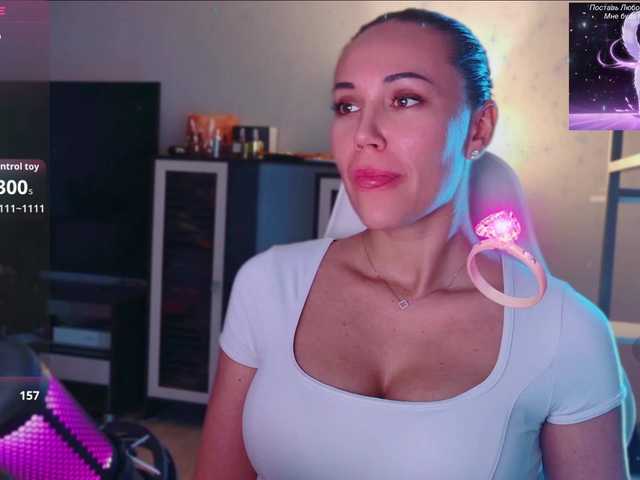 QWEENII live webcam show