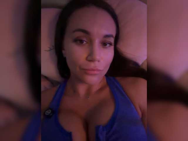 QWEENII live cam on BongaCams
