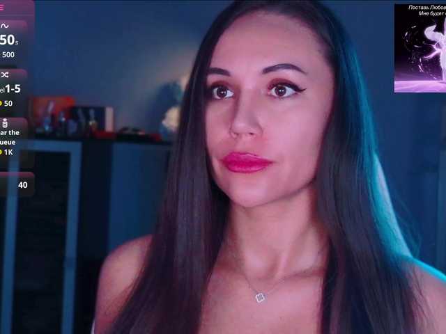 QWEENII live cam on BongaCams