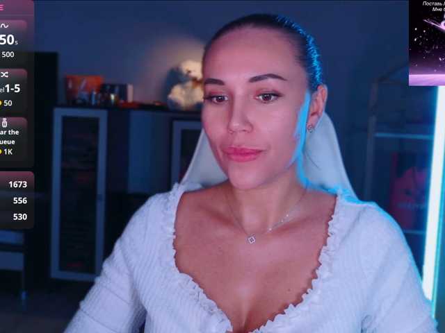 QWEENII live cam on BongaCams