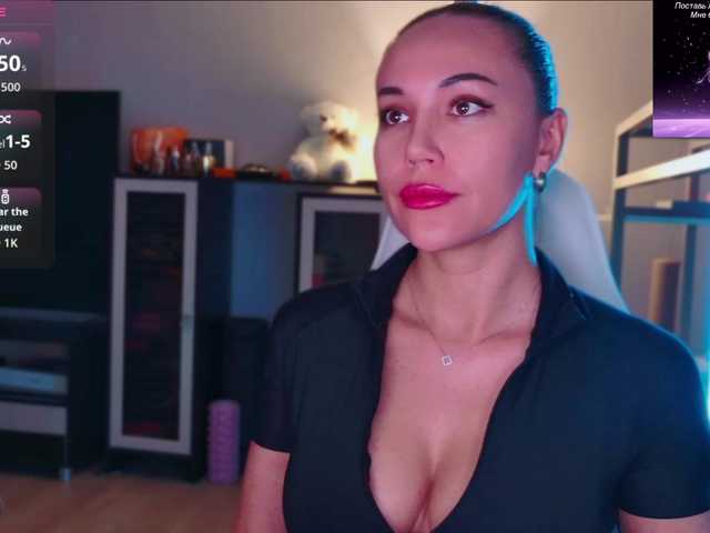 QWEENII live cam on BongaCams